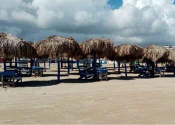 Playa Miramar recibe turismo nacional y extranjero tras apertura