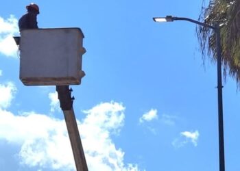 Gobierno de Ciudad Victoria instala lámparas LED en Avenida Tamaulipas