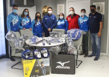 Entrega INDE Tamaulipas material deportivo a softbolistas