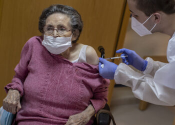 Paso a paso: te enseñamos a registrar a un adulto mayor para que sea vacunado contra COVID