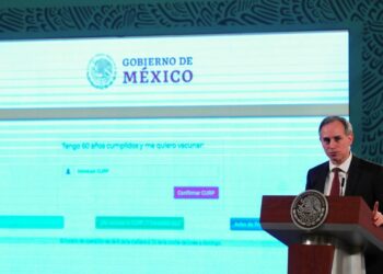 Ajustes técnicos en registro de vacunación, ofrece López-Gatell