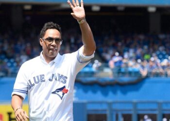 MLB expulsa a Roberto Alomar por conducta sexual inapropiada