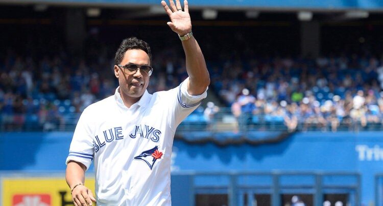 MLB expulsa a Roberto Alomar por conducta sexual inapropiada