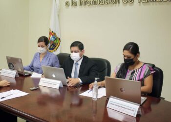 Servidores públicos se niegan a pagar multas de Transparencia