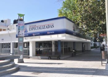 Por la tercera ola de Covid-19, aumentan las ventas en farmacias de Victoria