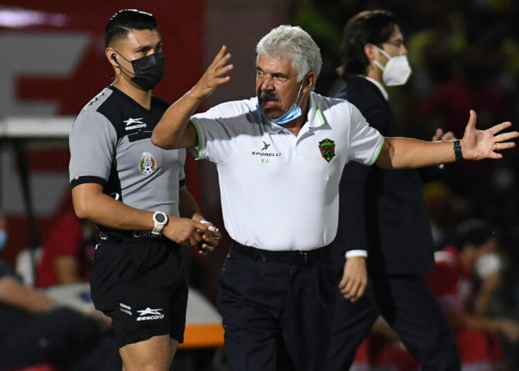 Cae Juárez ante el América y al ‘Tuca’ Ferretti le dio coraje el arbitraje