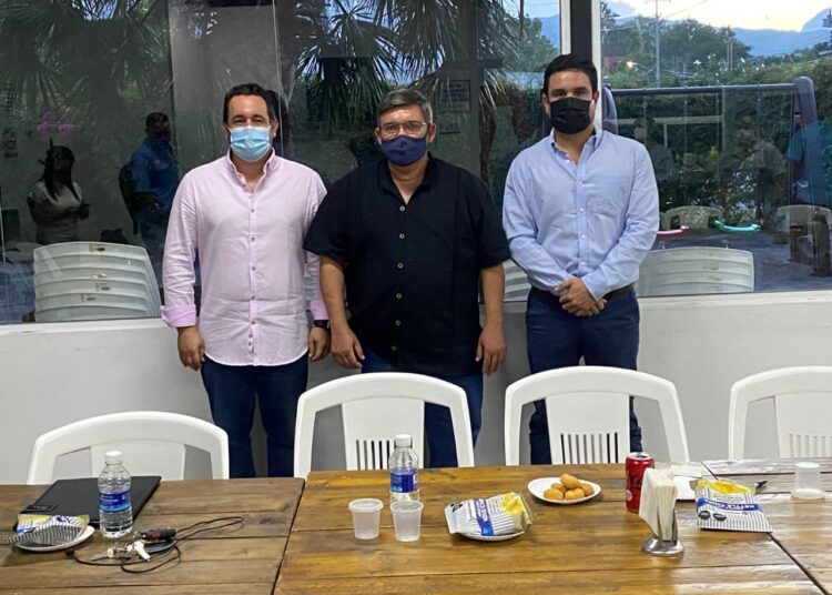 Anuncian relevo dirigencia de los restauranteros en Victoria