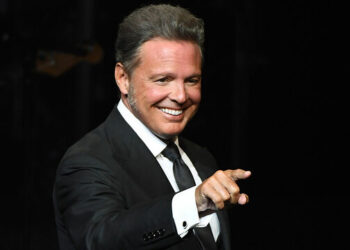 Estrenando look y nueva novia: así reapareció Luis Miguel