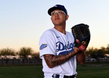 El beisbolista Julio Urías llega a 14 triunfos con los Dodgers