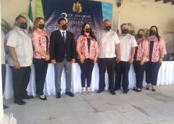 Elda de León presenta su tercer informe