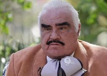 Tiene un mes hospitalizados Vicente Fernandez