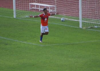 Triunfa él Corre de segunda en su regreso