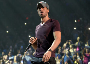 Enrique Iglesias dice adiós con su nuevo álbum “final»