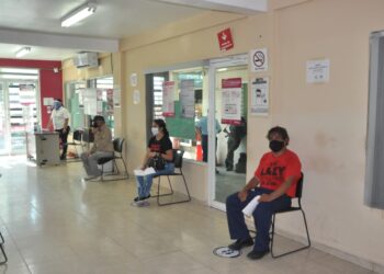 Alta afluencia para tramitar el INE en Victoria