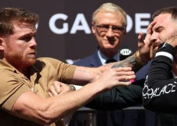 Se calienta a golpes presentación de Canelo Álvarez y Caleb Plant