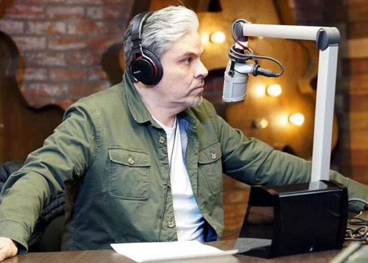 Jessie Cervantes recbie reconocimiento con Innovacion en Radio