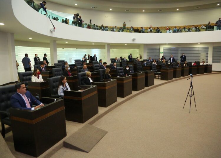 Pide diputado de MORENA cambiar rector de la UAT