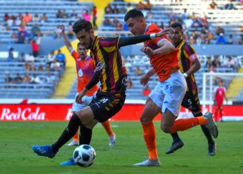 Cae Correcaminos ante Leones Negros