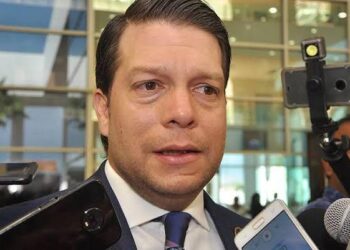 Presidente del Congreso falta a la  austeridad republicana de AMLO