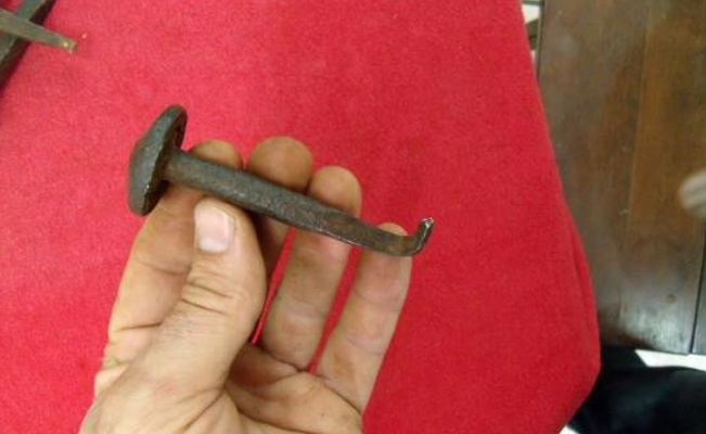 Supuesto curandero encaja clavo en la cabeza de embarazada “para tener un niño”
