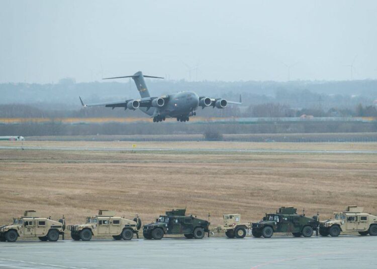Urge EU a sus ciudadanos escapar de Ucrania en menos de 48 horas