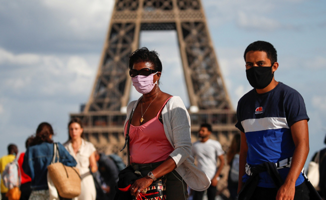 En Francia ya no será obligatorio el uso de cubrebocas en lugares públicos