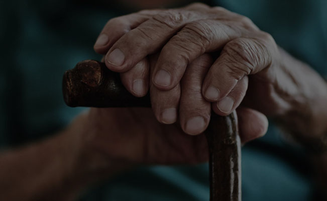 Lamentable: ancianito MUERE esperando su pensión de “65 y Más” en Victoria
