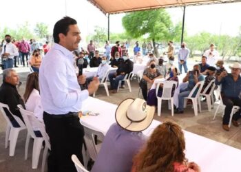 Visita Presidente Municipal de Reynosa a familias del ejido División del Norte
