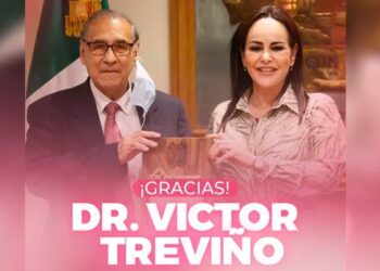 Entrega Carmen Lilia Canturosas llaves de la ciudad al doctor Víctor Treviño