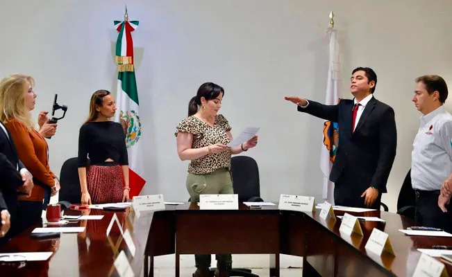Toma Alcaldesa de Nuevo Laredo protesta a Director General del IMJUVE