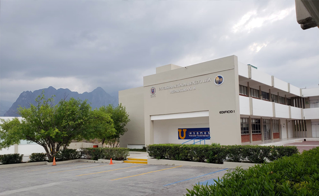 Pareja trata de “levantar” a una joven afuera de su prepa en NL