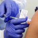 FDA pide dosis de refuerzo para enfrentar las subvariantes de Ómicron