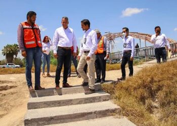 Realizan autoridades del Ayuntamiento de Reynosa supervisión de puentes peatonales municipales
