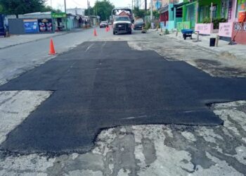 Dirige Alcalde de Reynosa cuadrillas de bacheo al sector Cumbres