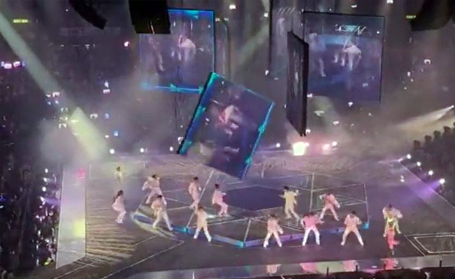 Video. Fuerte accidente: pantalla gigante cae en concierto de la “boy band” Mirror