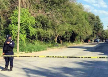Encuentran bolsas con restos humanos afuera de Secundaria en Apodaca