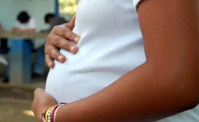 Balean a jovencita de 14 años y le practican una cesárea de emergencia