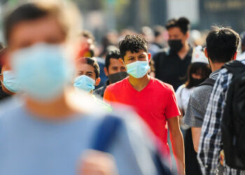 De elevarse los contagios de COVID-19 regresará el uso obligatorio del cubrebocas a NL