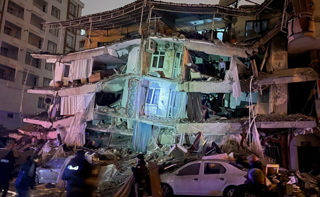 VIDEO. En Turquía, sismo de 7.8 grados deja al menos 5 muertos