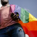 Aprueban ley que prohíbe a las personas identificarse como LGBT+ en Uganda