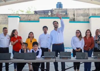 Entregó Carlos Peña Ortiz computadoras para fortalecer educación en Reynosa