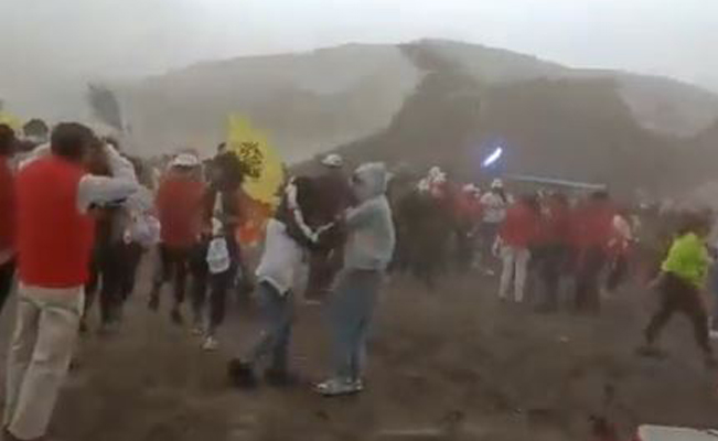 VIDEO. Fuerte viento derriba lona durante evento de Alejandra del Moral en Tecámac