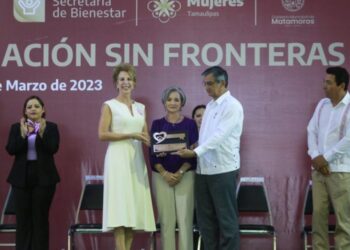 «NO ESTÁN SOLAS», DICE AMÉRICO VILLARREAL A LAS MUJERES, AL REAPERTURAR CASAS VIOLETA