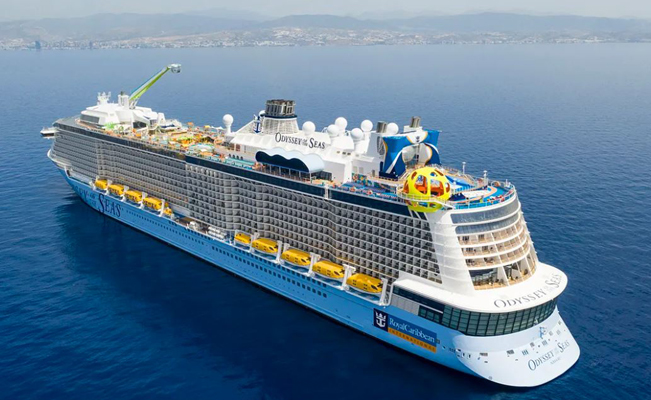 Detienen a hombre por ocultar cámara en el baño de un crucero