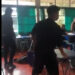 Sin valores: graban a un estudiante agrediendo a su profesor