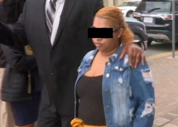 Se declara culpable madre de niño que disparó contra maestra en escuela de Virginia