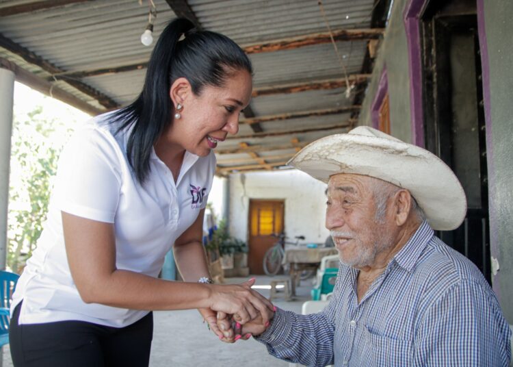 Sistema DIF Tamaulipas entrega 500 láminas a familias de Jaumave