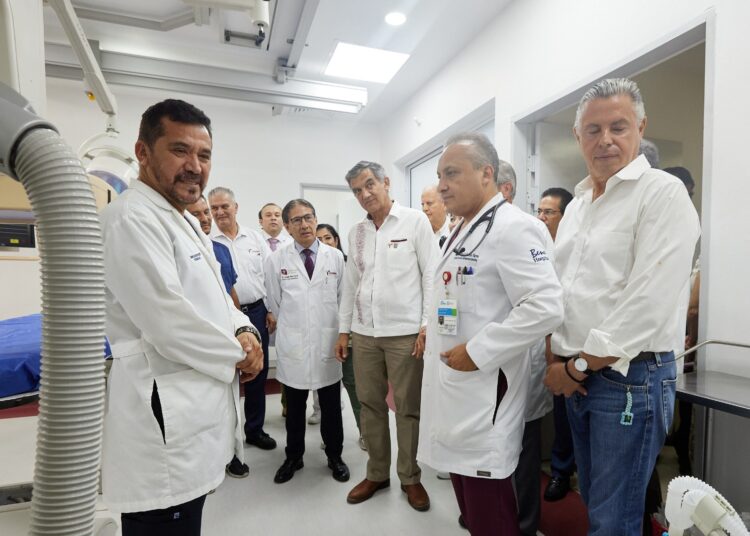 Entrega Américo equipo médico a 18 hospitales y 12 jurisdicciones sanitarias