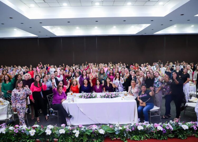 Rindió protesta Maki Ortiz como Coordinadora Estatal del movimiento Por Ella Por Todas