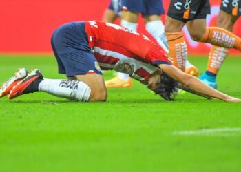 Chivas Rescata Empate 0-0 con Pachuca Gracias a Atajada de Jiménez en Penal Crucial